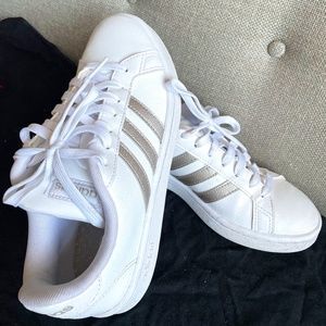 Adidas Grand Court Sneaker with Gold Stripes!